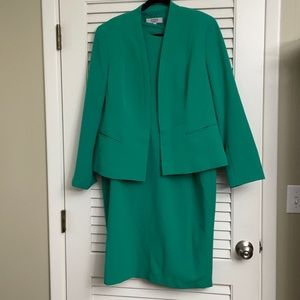 Beautiful Kasper solid sheath dress and jacket